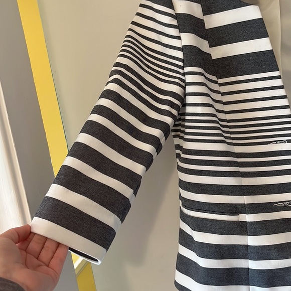 Le Chateau Striped 3/4 Sleeve Blazer - Picture 7 of 9